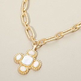 14K Gold Plated Matte Mother of Pearl Quatrefoil Pendant Chunky Toggle Necklace